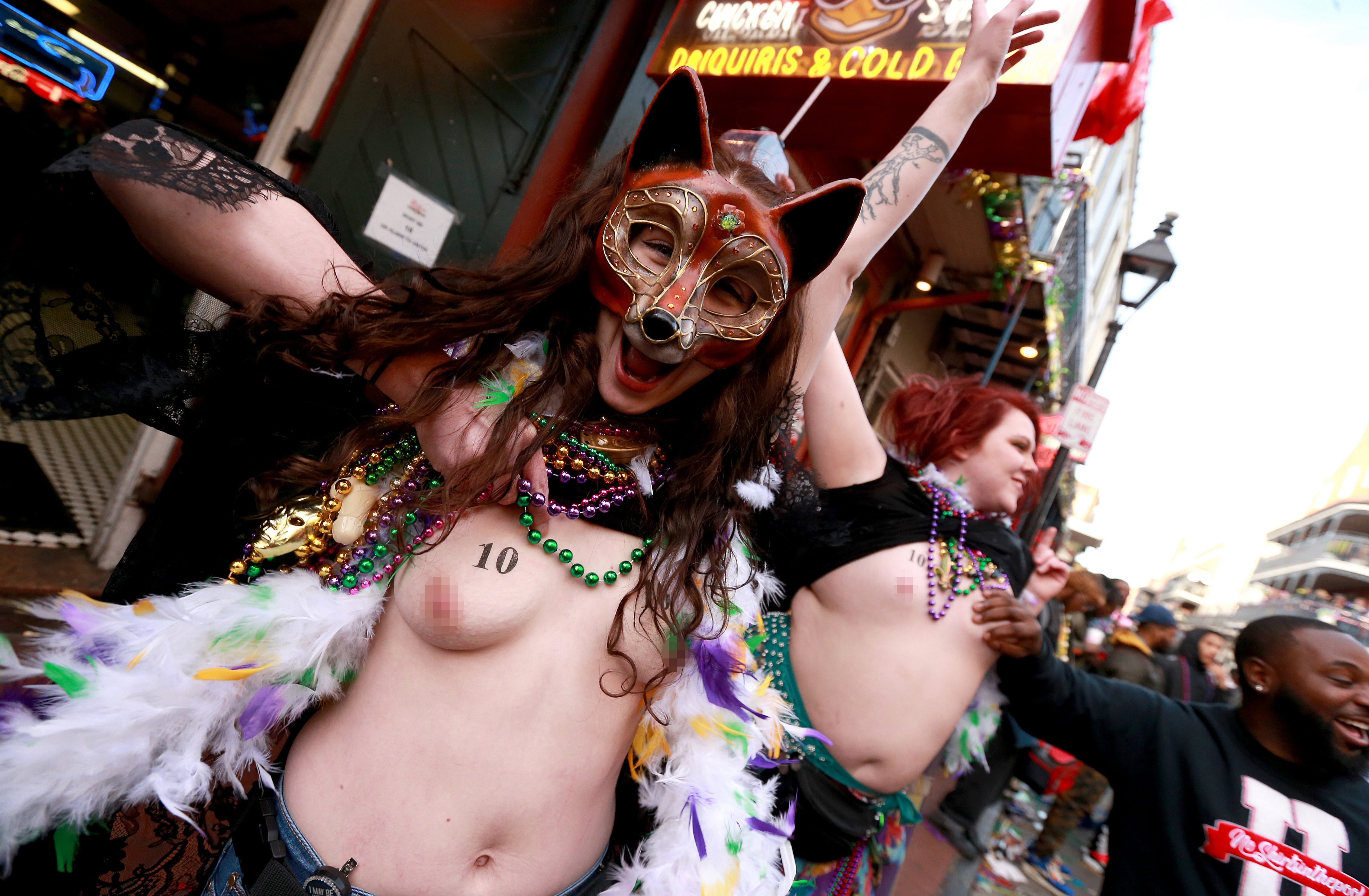 dan reule add flashing boobs at mardi gras photo