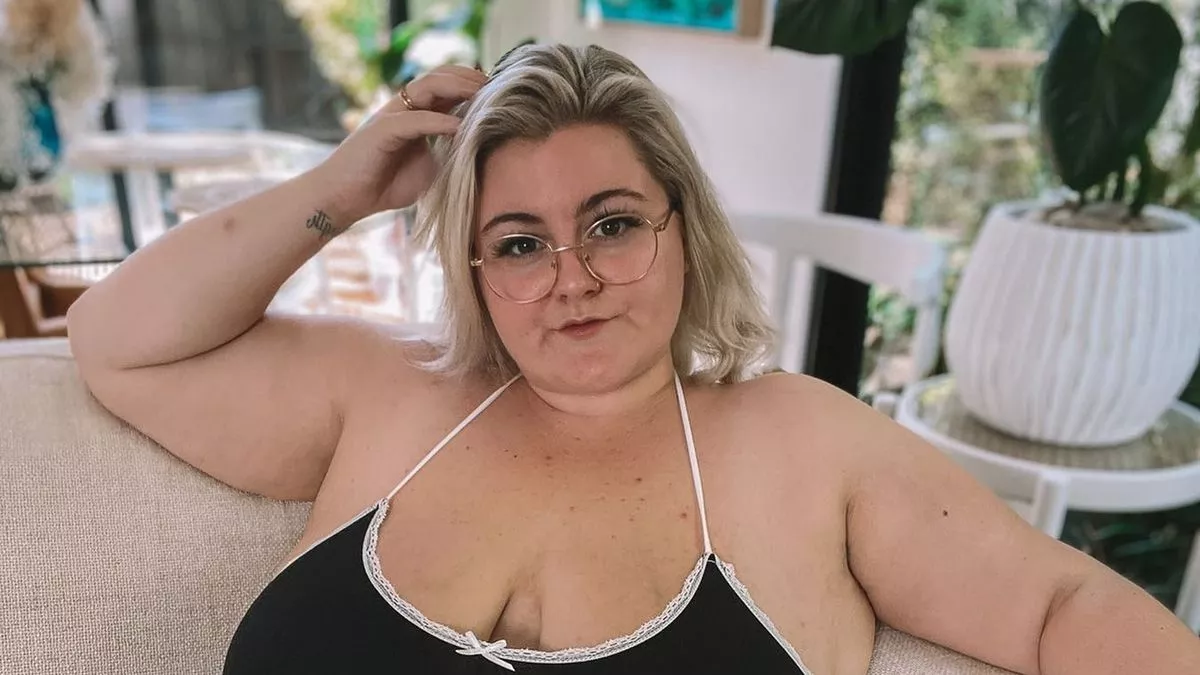 ann galban add amateur big tits chubby photo