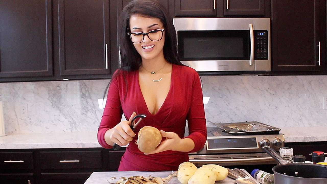 anup kumar tripathi recommends Kimberlee threesome abdelhamid mahmoud add sssniperwolf butt photo