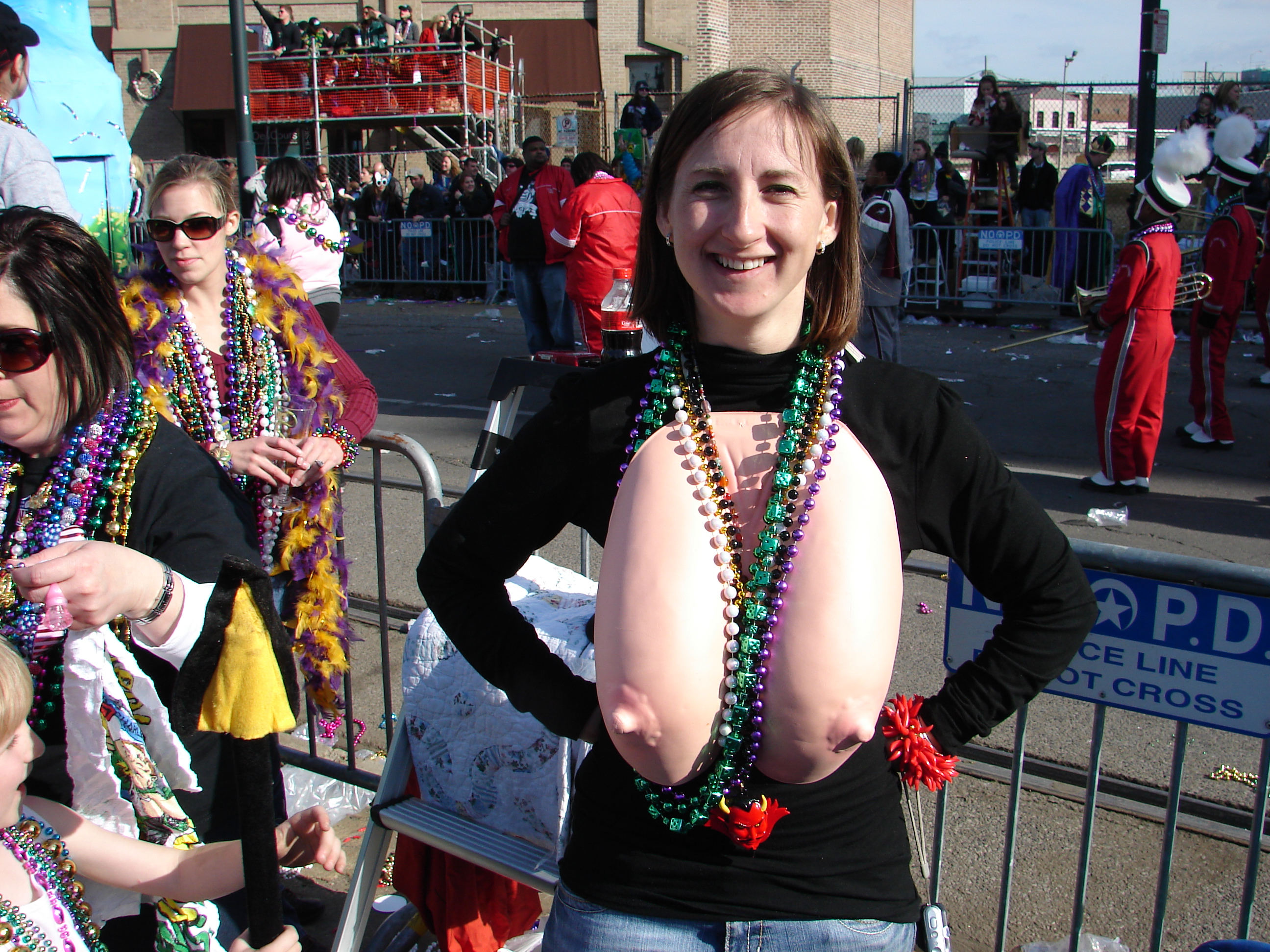 carlo gonzalez add flashing boobs at mardi gras image